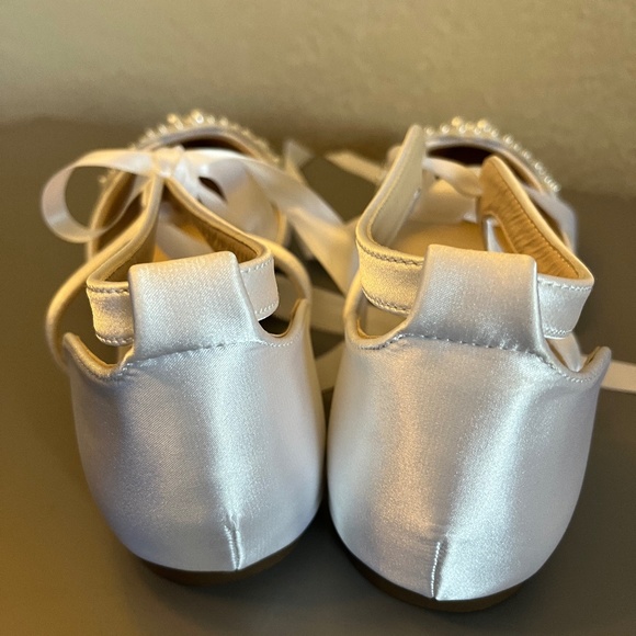 NWOT White Satin Pearl Wedding/Bridal Flats - Picture 7 of 9